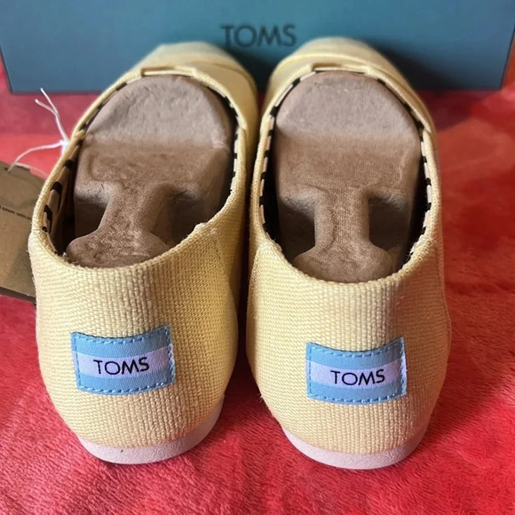 NWT** Toms Alpargata banana 🍌 yellow heritage canvas shoes size 9.5 women’s NWT - Picture 3 of 9